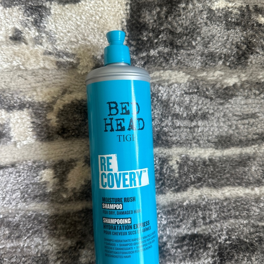 TIGI Bed Head Moisture Rush Shampoo in Blue